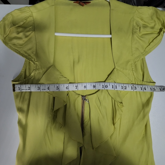 Aus 8 Cue Yellow Layered Frill Zip Front Short Sleeved Blouse - Picture 4 of 16